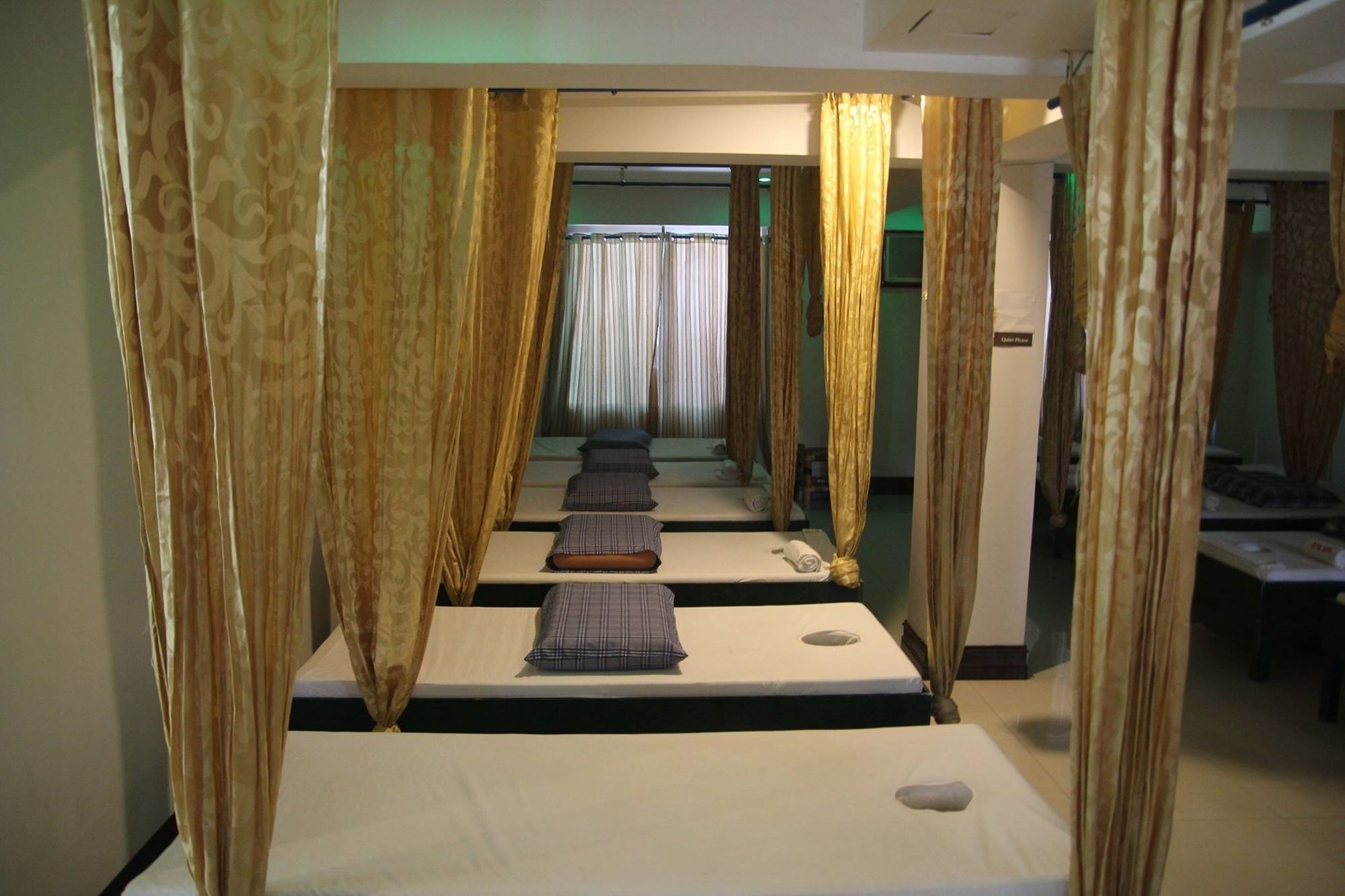 Bora Sky Hotel Balabag  Exterior foto